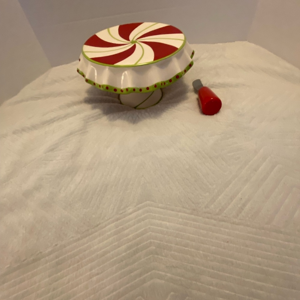 Festive Red and White Swirl Cheese Plate with Spreader - Picture 2 of 4